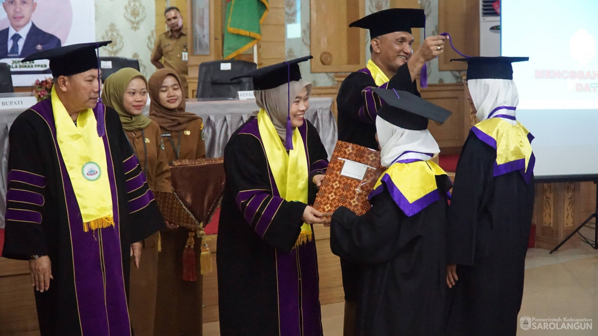 24 Februari 2026&nbsp;Wisuda Sekolah Lansia Sarolangun di Aula Utama Kantor Bupati Sarolangun