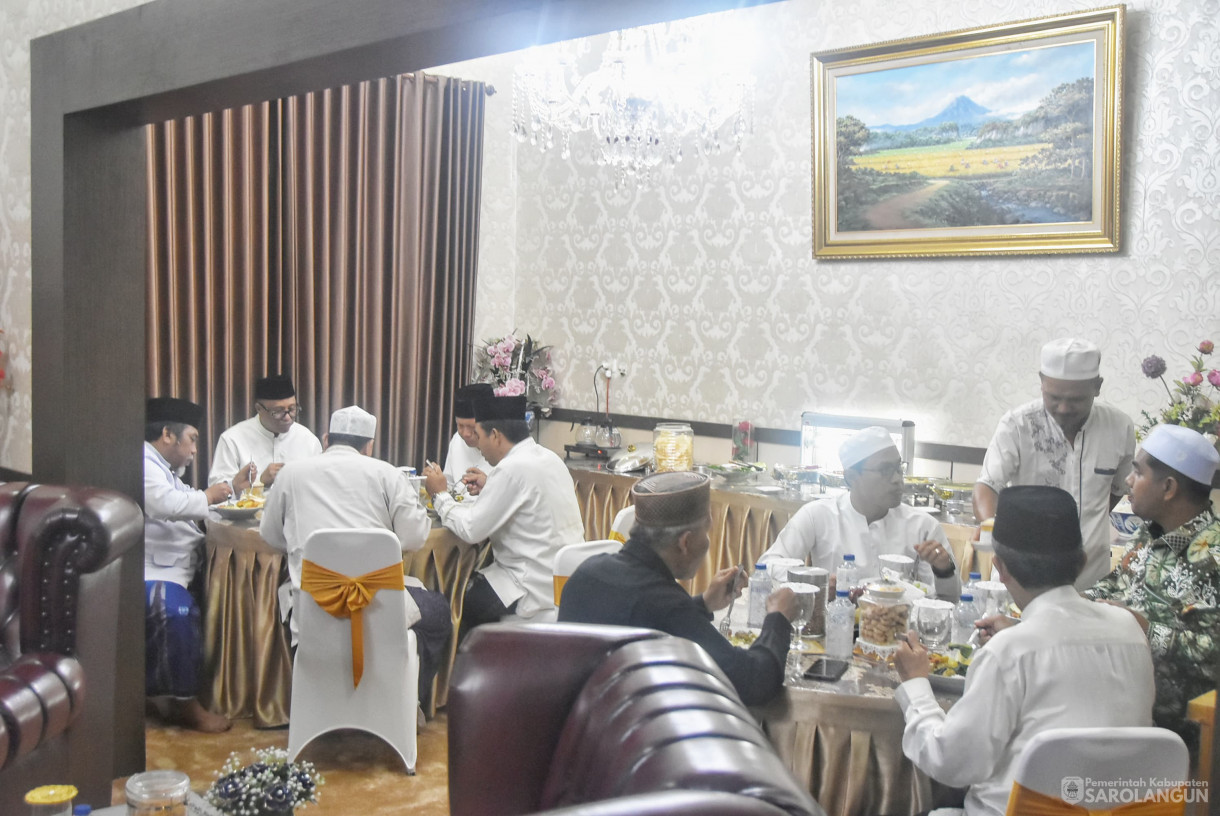 2 Januari 2025 - Yasinan Dan Doa Bersama Serta Santunan Kepada Anak Yatim, Bertempat di Rumah Dinas Bupati Sarolangun