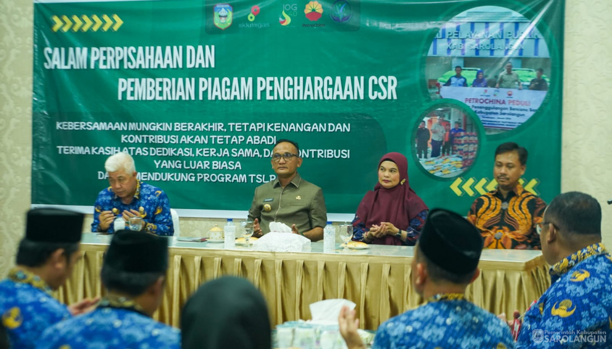 8 Desember 2025&nbsp; Bupati Sarolangun Hurmin Berikan Piagam Penghargaan CSR Kepada PT PetroChina&nbsp;&nbsp;