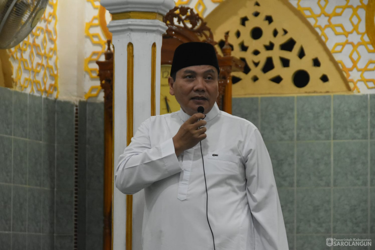 21 September 2023 - Penjabat Bupati Sarolangun Melaksanakan Sholat Subuh Berjamaah di Masjid Nurul Huda Sarolangun