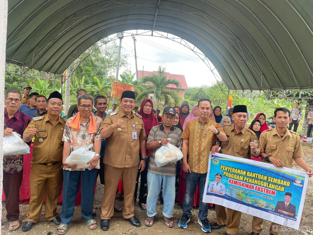 14 November 2023 - Penyerahan Bantuan Sembako Program Penanggulangan Kemiskinan Ekstrim di desa Gurun Tuo Kecamatan Mandiangin