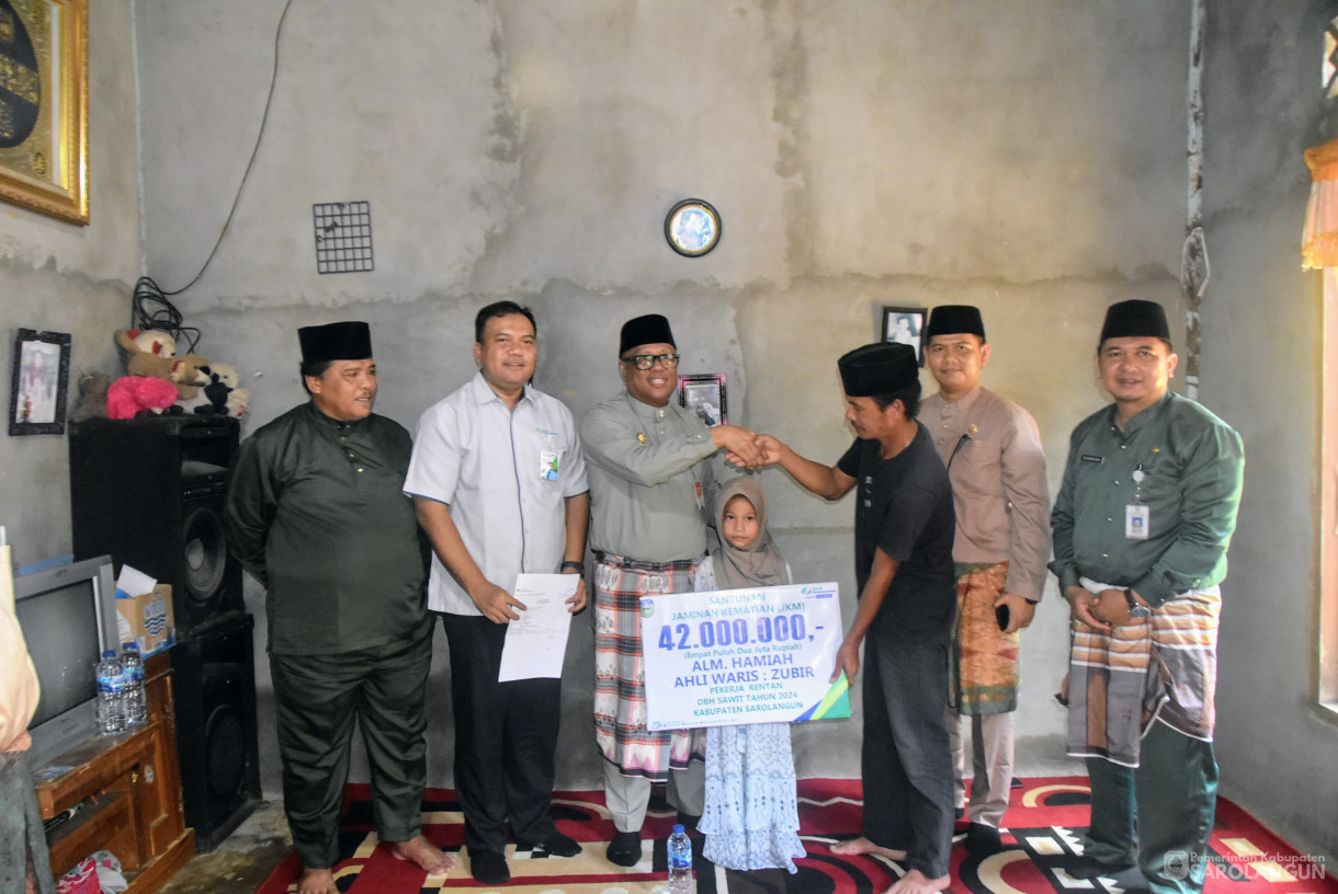 14 Oktober 2024 - Pemberian Bantuan BPJS Ketenagakerjaan, Bertempat di Desa Pulau Lintang Kecamatan Bathin VIII 