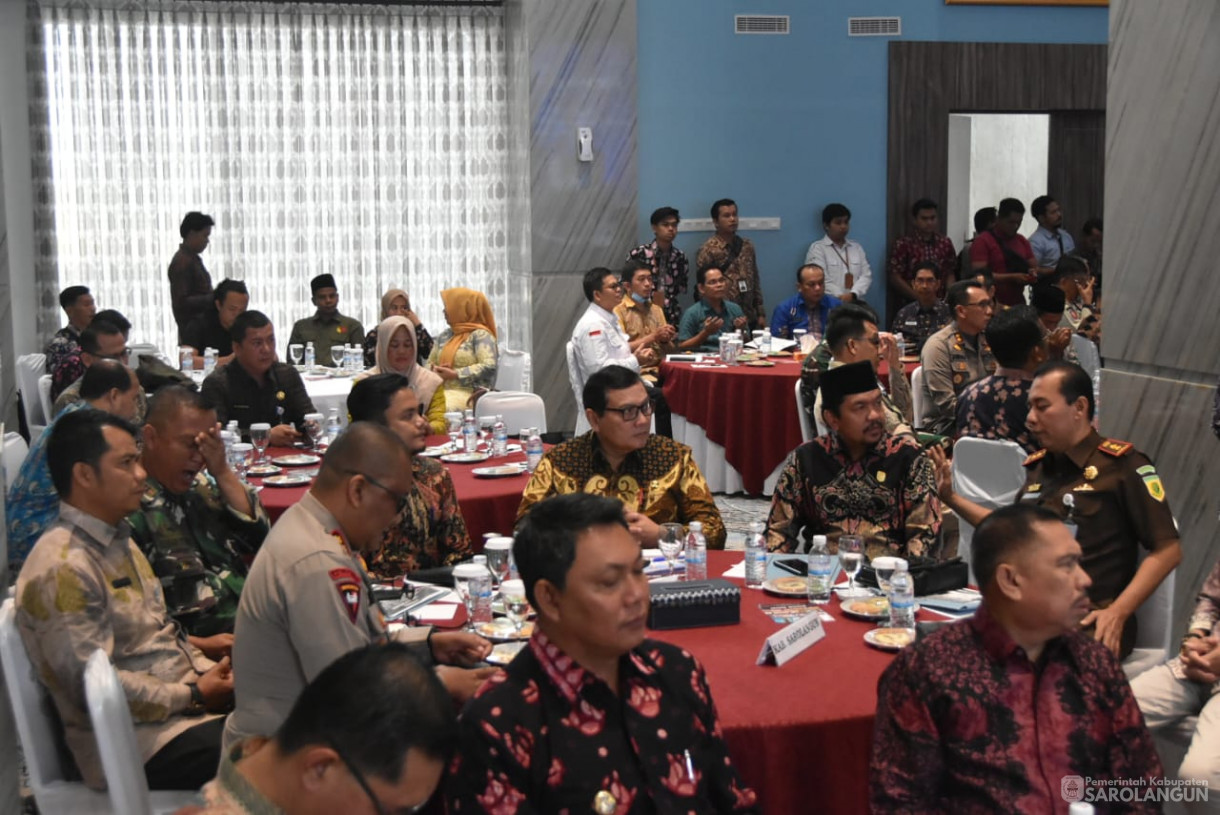 24 Oktober 2023 - Penjabat Bupati Sarolangun Memimpin Rapat Koordinasi Forkopimda Terkait Pemilu di Mahligai Bank 9 Jambi