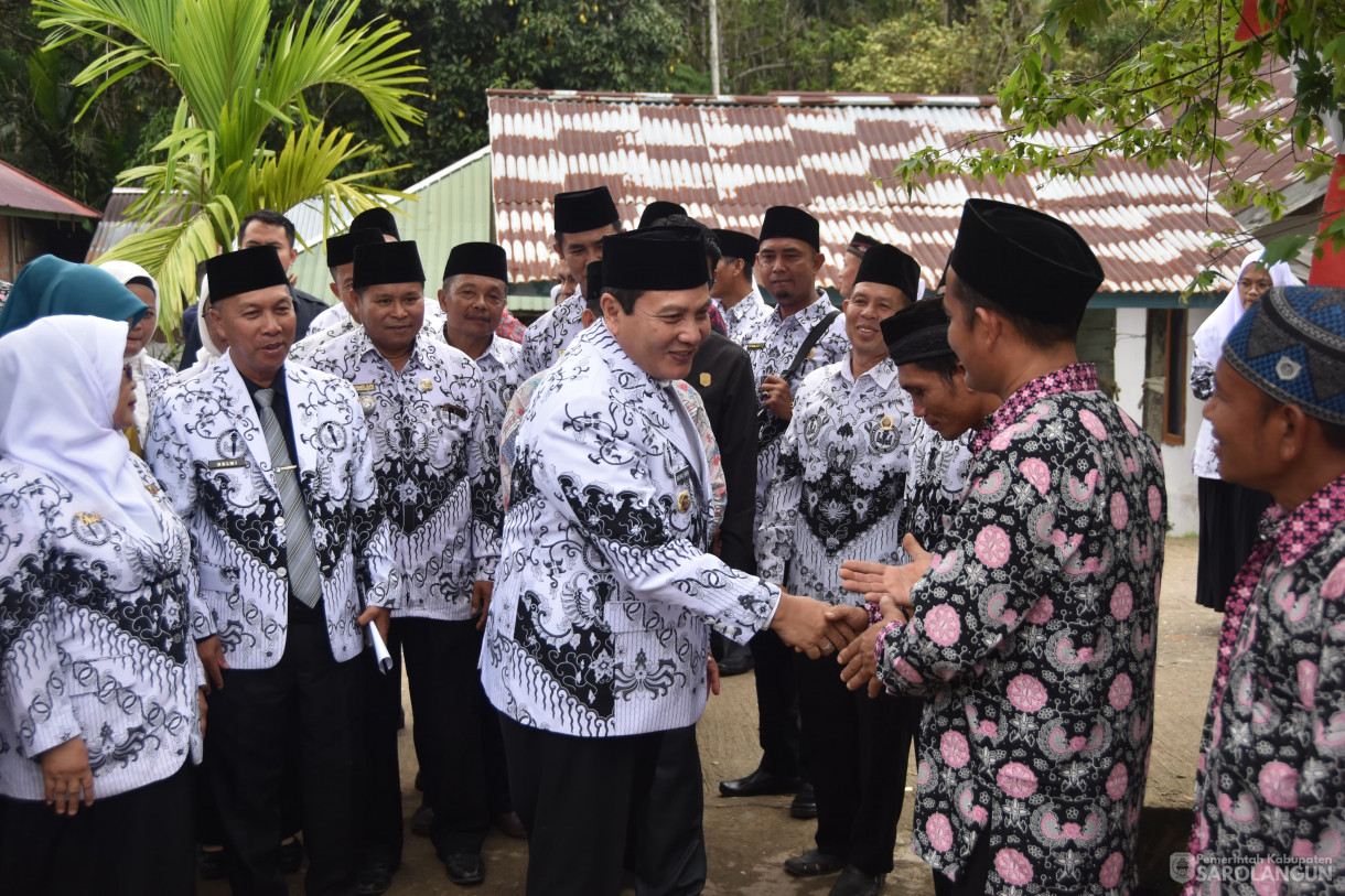 25 November 2023-Upacara Memperingati HUT PGRI KE 78 Dan Hari Guru Nasional, (Transformasi Guru Wujudkan Indonesia Maju) Dilapangan Tengku Bujang Desa Sungai Baung Kec. Batang Asai Sarolangun