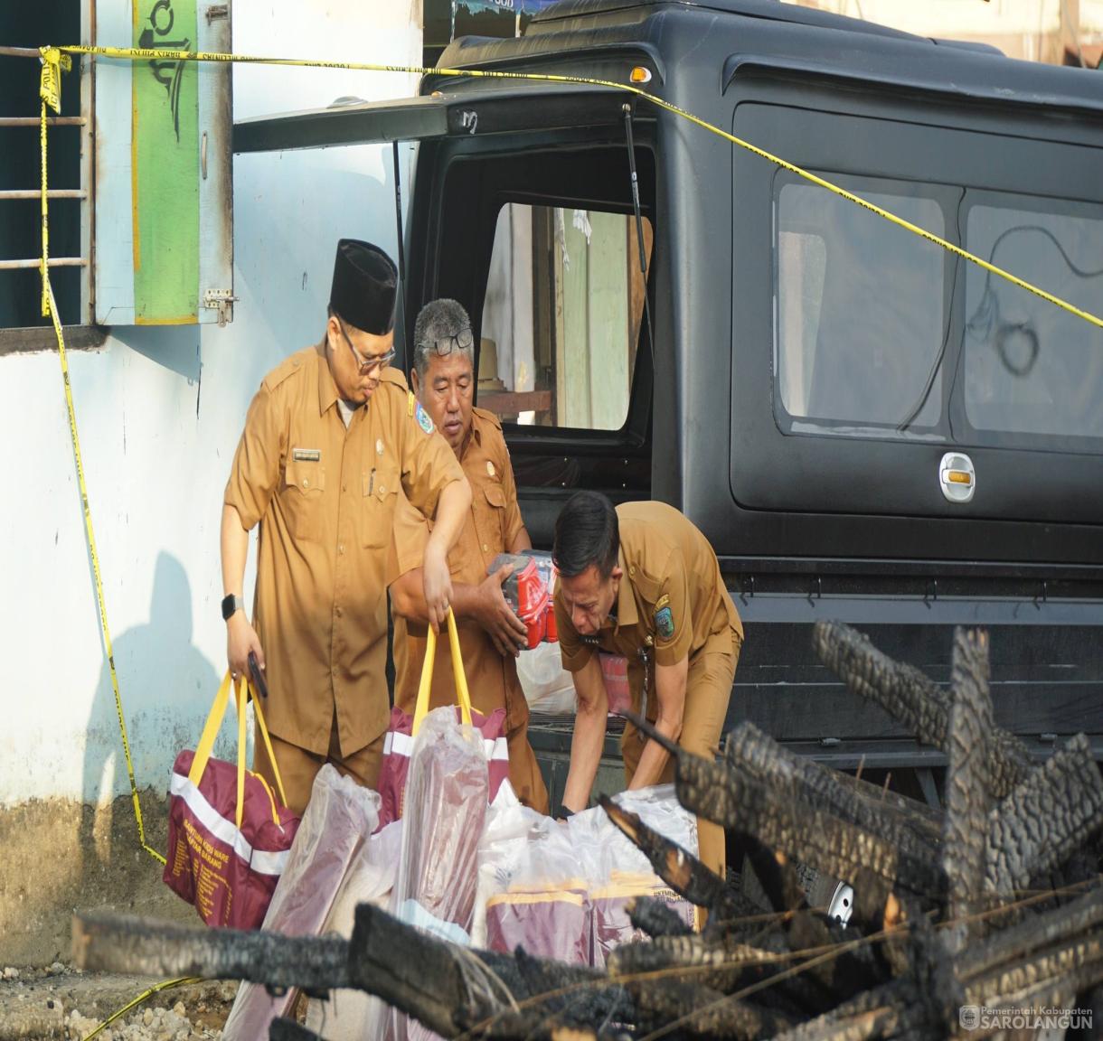 19 Mei 2026 Penyerahan Bantuan untuk Korban Terdampak Kebakaran di samping SMKN 4 Sarolangun