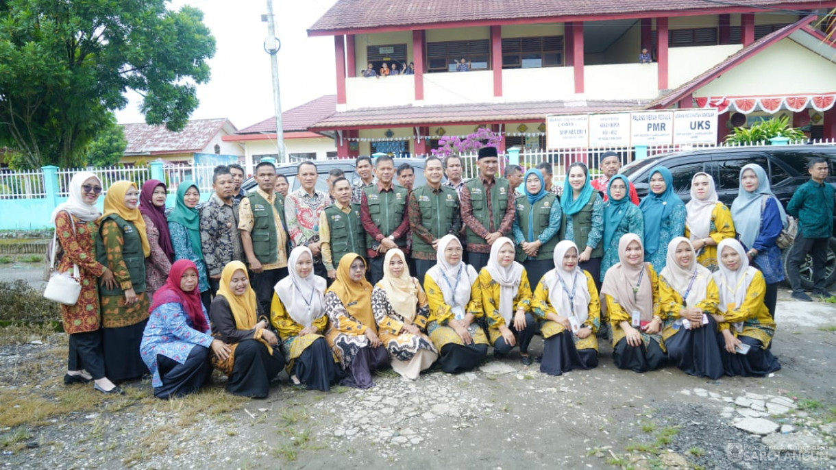 Mengunjungi Rumah Warga Resiko Stunting Sekaligus Memberikan Air Susu dan Menyuap Telur Rebus Kepada Warga yang Beresiko Stunting, Memberikan Bantuan Genting Berbakti Maju
