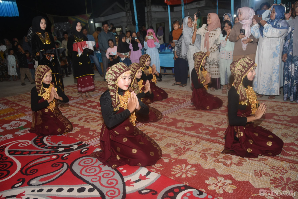 10 Mei 2025 -&nbsp;Penyambutan Bupati Sarolangun Beserta Rombongan Oleh Warga Desa Padang Jering Kecamatan Batang Asai