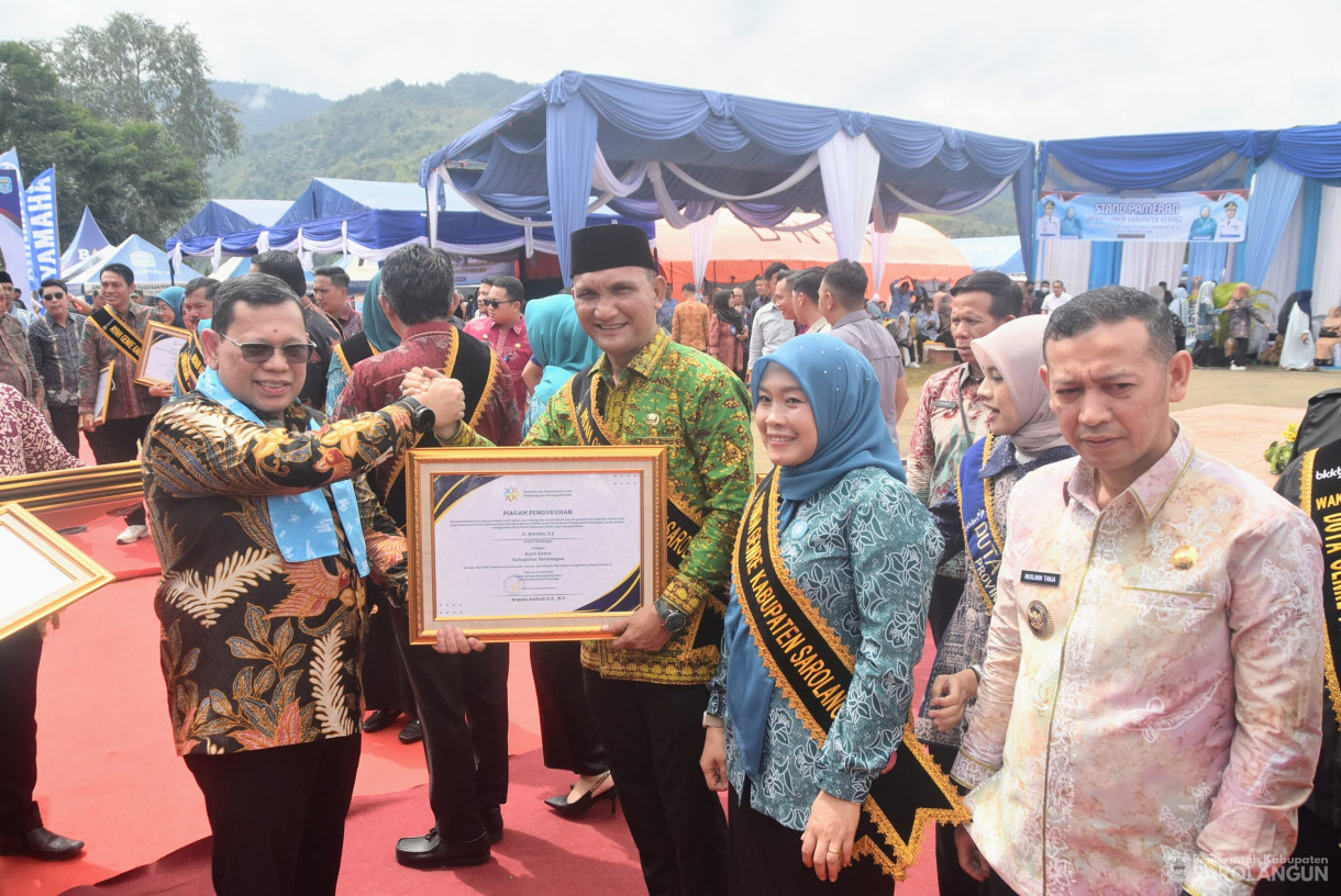 31 Juli 2025 - Peringatan Puncak Hari Keluarga Nasional Ke 32 Tingkat Provinsi Jambi Sekaligus Pengukuhan AyahBunda Genre Provinsi dan Kabupaten Kota di Halaman Kantor Bupati Kerinci