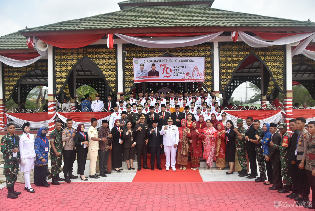 17 Agustus 2024 - Upacara Pengibaran Bendera Merah Putih Dalam Rangka HUT RI Ke 79, Bertempat di Lapangan Gunung Kembang Sarolangun