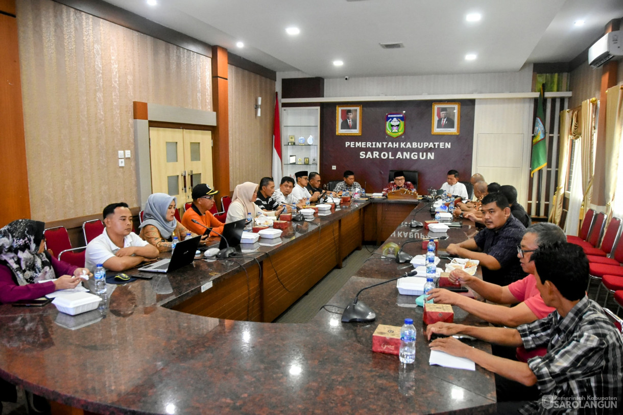 31 Mei 2024 - Rapat Rencana Pembangunan Tugu Biduk Di Ruang Pola Utama Kantor Bupati Sarolangun