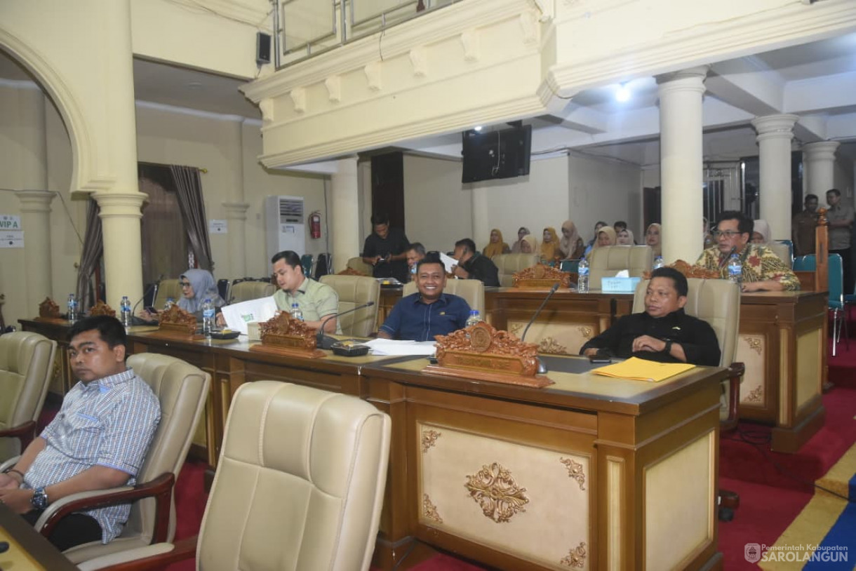 3 November 2025&nbsp; Rapat Paripurna Tingkat I Tahap 2 Pandangan Umum Fraksi Fraksi DPRD terhadap RKUA dan PPAS Anggaran Pendapatan dan Belanja Daerah Kabupaten Sarolangun Tahun Anggaran 2026