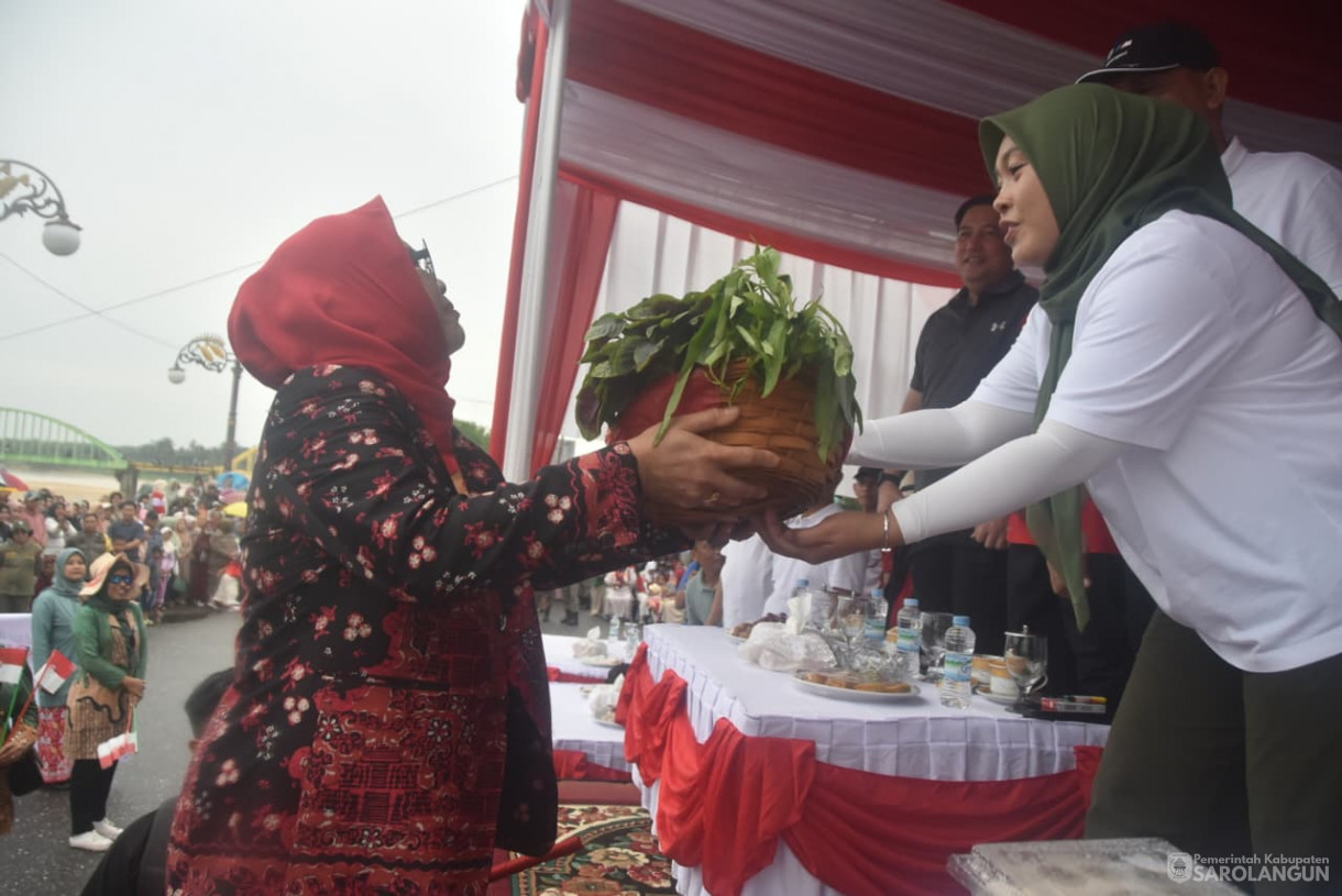 18 Agustus 2025 Pawai Pembangunan di Depan Rumah Dinas Bupati Sarolangun