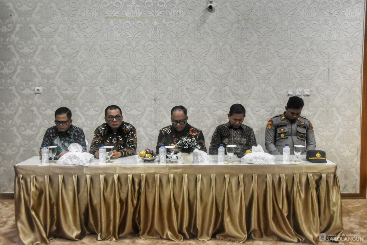 4 Januari 2025 - Makan Malam Bersama Sekaligus Pelepasan Kontingen Sepakbola Kabupaten Sarolangun Guna Mengikuti Kejuaraan Gubernur Cup di Kota Jambi Tahun 2025, 