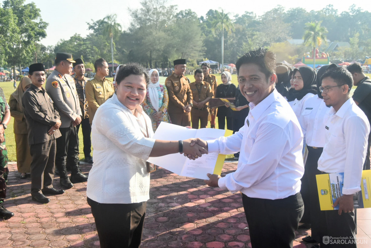 21 Juli 2025 -&nbsp;Penyerahan SK PPPK Tahap I Tahun 2024