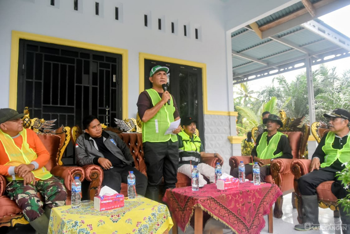 30 November 2025&nbsp; Gotong Royong Membangun Infrastruktur Bersama Masyarakat Desa Sungai Merah Kecamatan Pelawan