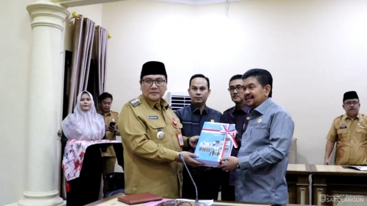 01 April 2024 - Rapat Paripurna Tingkat I Penyampaian LKPJ Bupati Sarolangun Tahun 2023, Penyampaian Hasil Reses Tahap 1 DPRD Kab.Sarolangun Tahun 2024 Dan Pembentukan 