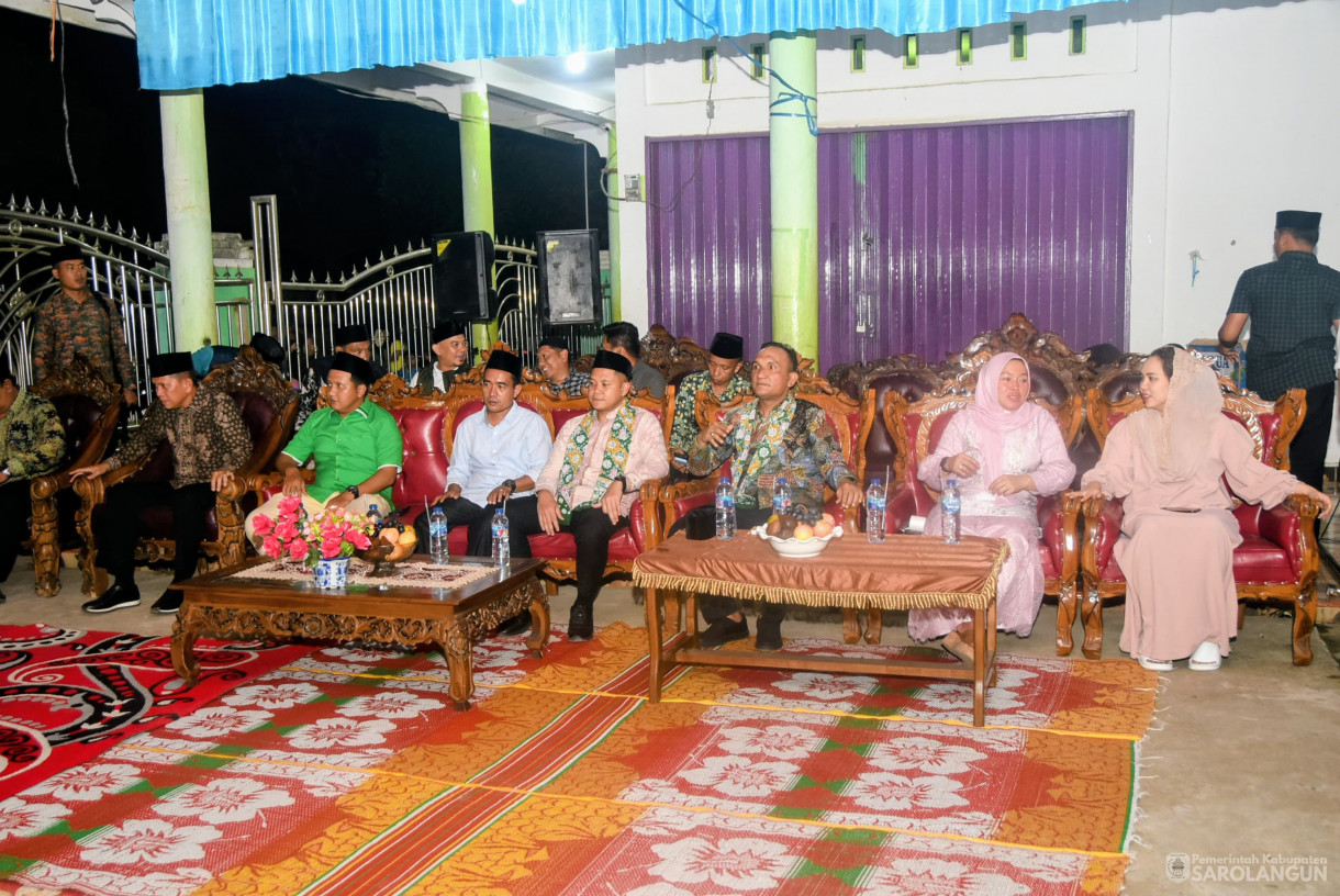 10 Mei 2025 -&nbsp;Penyambutan Bupati Sarolangun Beserta Rombongan Oleh Warga Desa Padang Jering Kecamatan Batang Asai