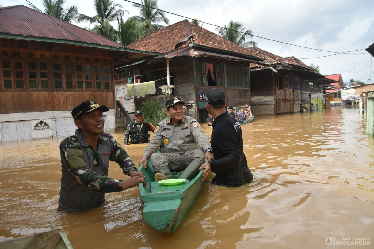 13 Januari 2024 - Meninjau Lokasi Terdampak Banjir Sekaligus Memberikan Bantuan Di Desa Pulau Pinang Dan Ladang Panjang