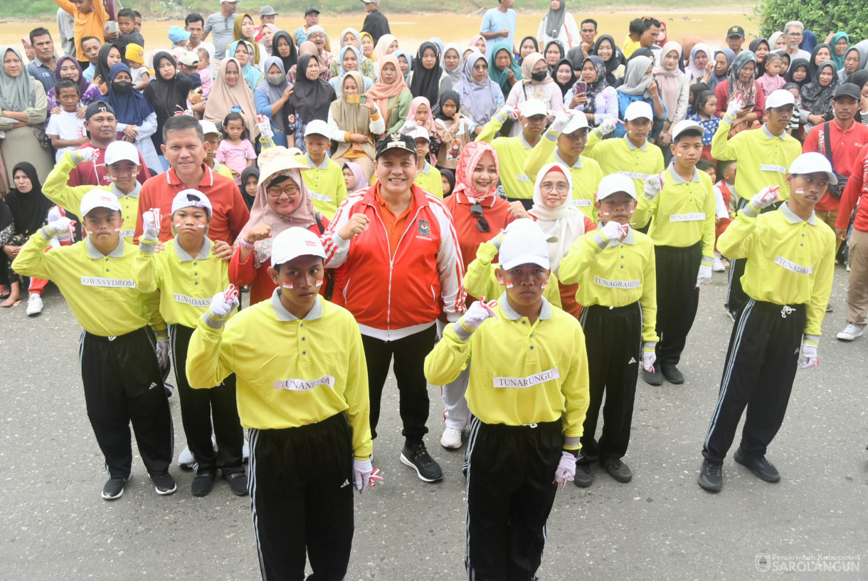 15 Agustus 2024 -&nbsp;Kegiatan Gerak Jalan Memperingati Hari Kemerdekaan RI Ke 79, Bertempat di Depan Rumah Dinas Bupati Sarolangun