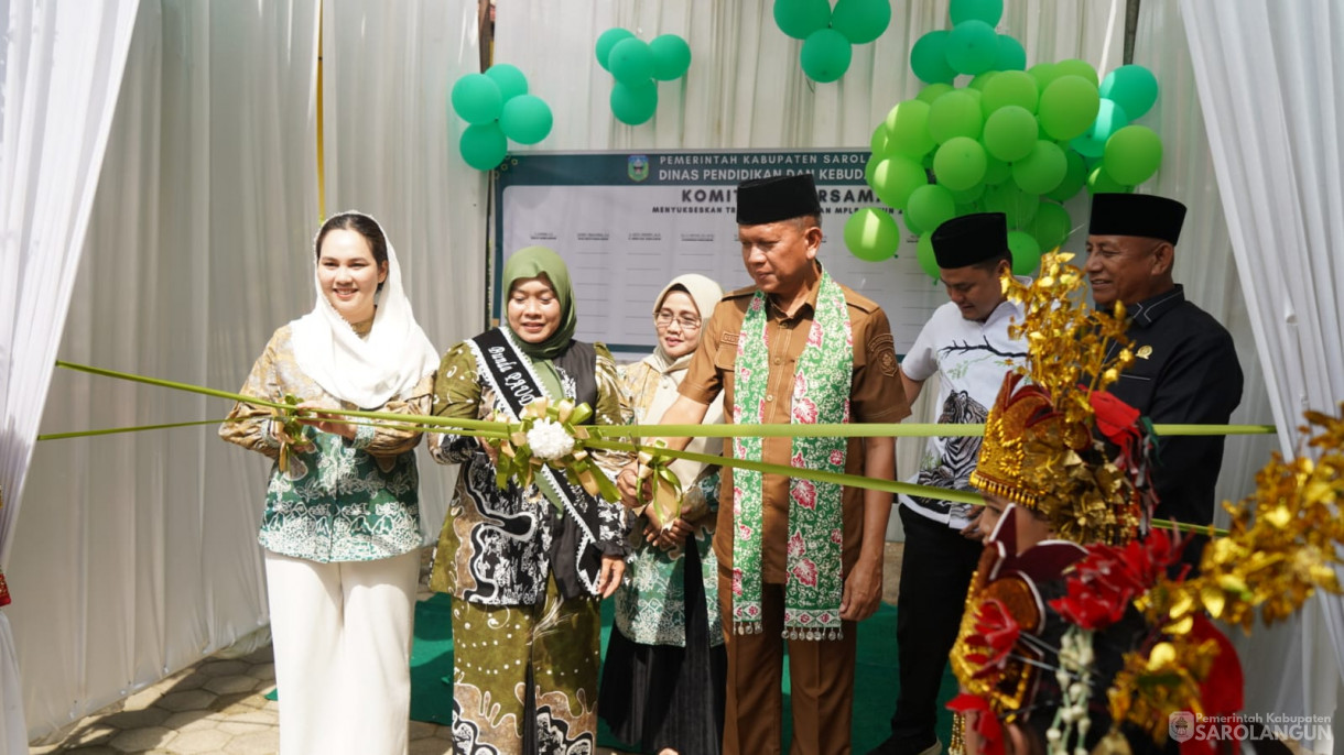 14 Juli 2025 - Pj Sekda Kabupaten Sarolangun Membuka Kegiatan Penguatan Transisi PAUD Ke SD Masa Transisi Masa Pengenalan Lingkungan Sekolah Ramah Tahun 2025 di SD 57 Sungai Benteng Kecamatan Singkut