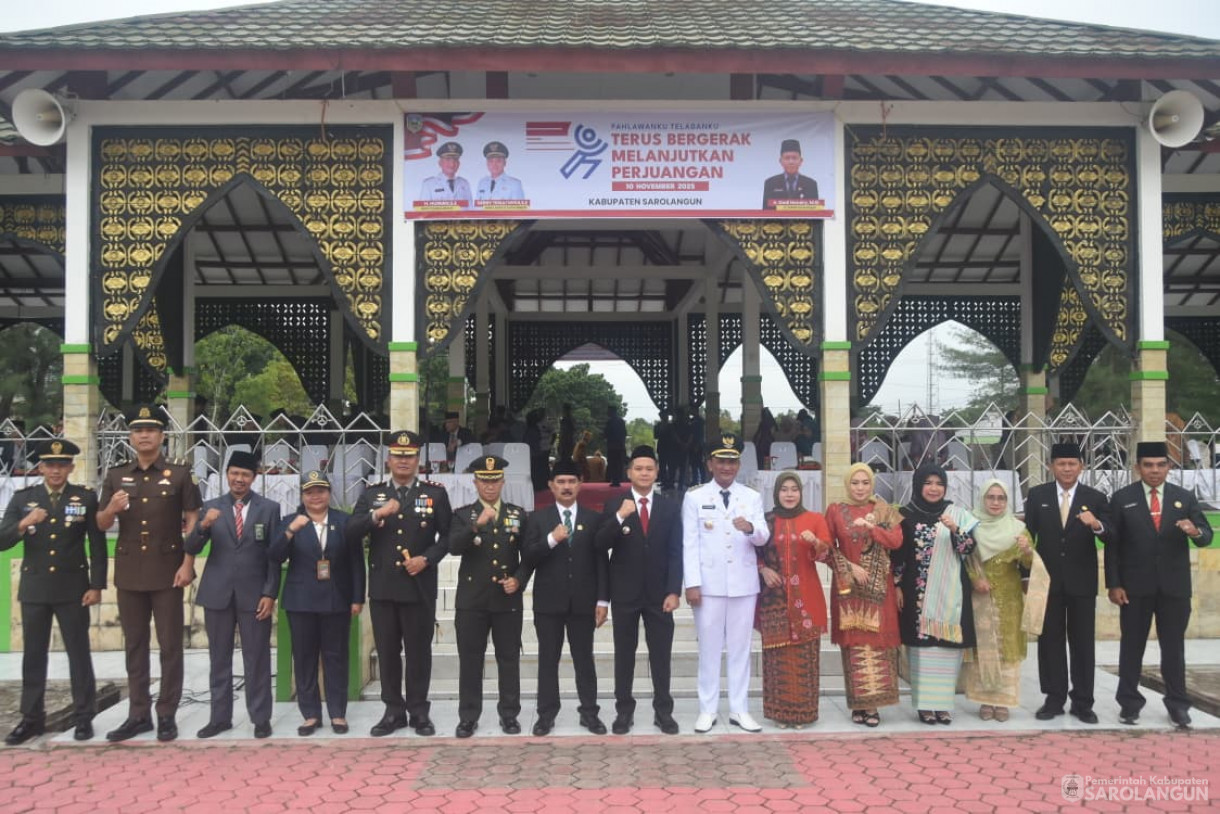 Upacara Peringatan Hari Sumpah Pemuda di Lapangan Gunung Kembang Sarolangun