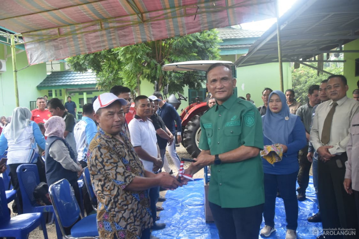 31 Oktober 2025 Penyerahan Secara Simbolis Alsintan Kepada Kelompok Tani Kabupaten Sarolangun