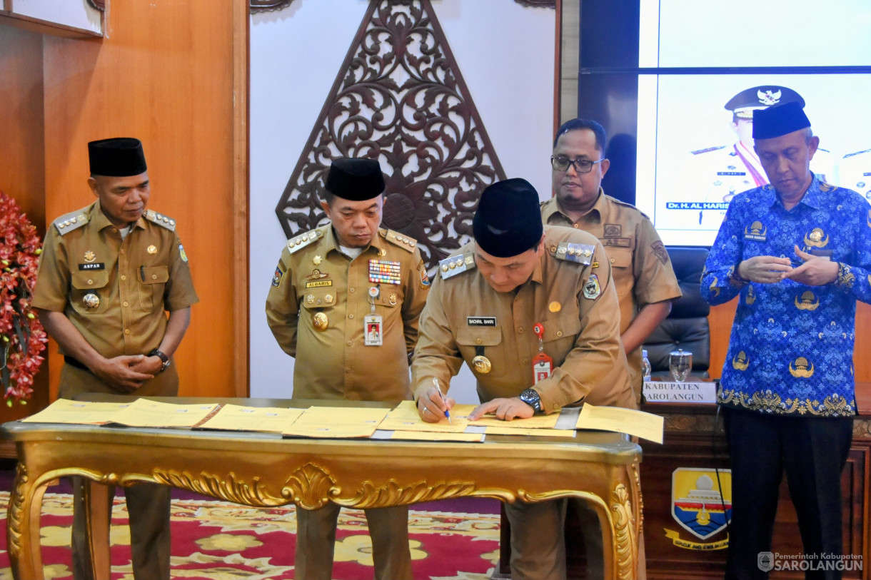 18 Desember 2023 - Kesepakatan Bersama Antara Pemerintah Provinsi Jambi Dengan Pemerintah Kabupaten Sarolangun, Tebo, Tanjung Jabung Barat, Batanghari Tentang Pengelolaan Participating Interest 10% Di Wilayah