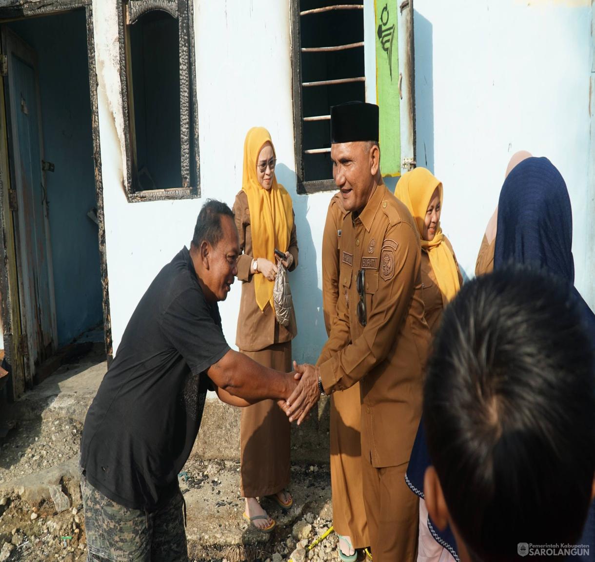 19 Mei 2026 Penyerahan Bantuan untuk Korban Terdampak Kebakaran di samping SMKN 4 Sarolangun