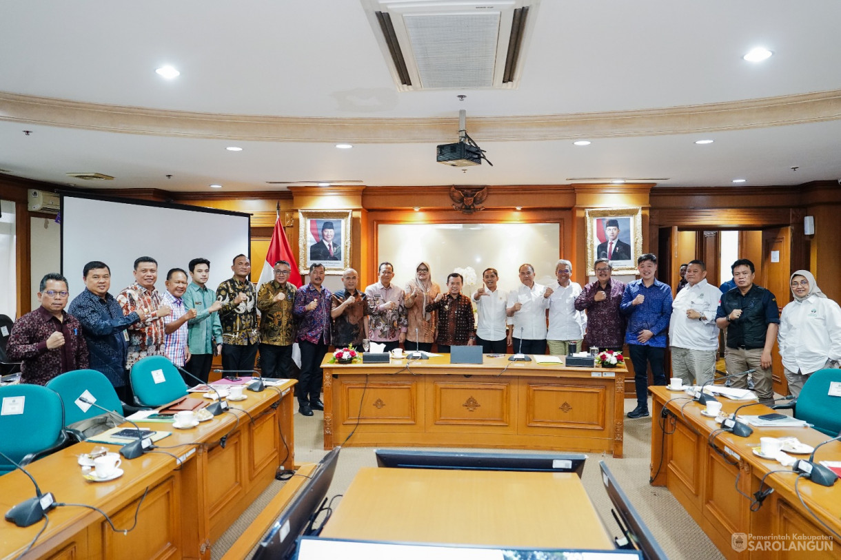 15 Juli 2025 - Audiensi Bersama Menteri Kehutanan RI