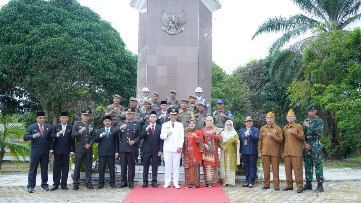 Upacara Peringatan Hari Sumpah Pemuda di Lapangan Gunung Kembang Sarolangun