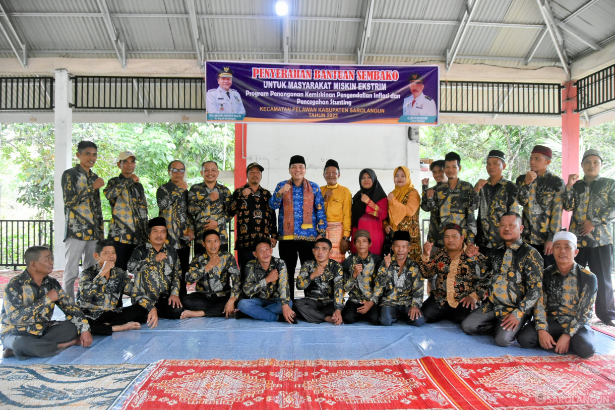 30 November 2023 - Penyerahan Bantuan Sembako Untuk Masyarakat Miskin Ekstrim Program Penanganan Kemiskinan, Pengendalian Inflasi Dan Pencegahan Stunting, Sekaligus Peresmian Pendopo Desa Lubuk Sepuh Dan Pemb