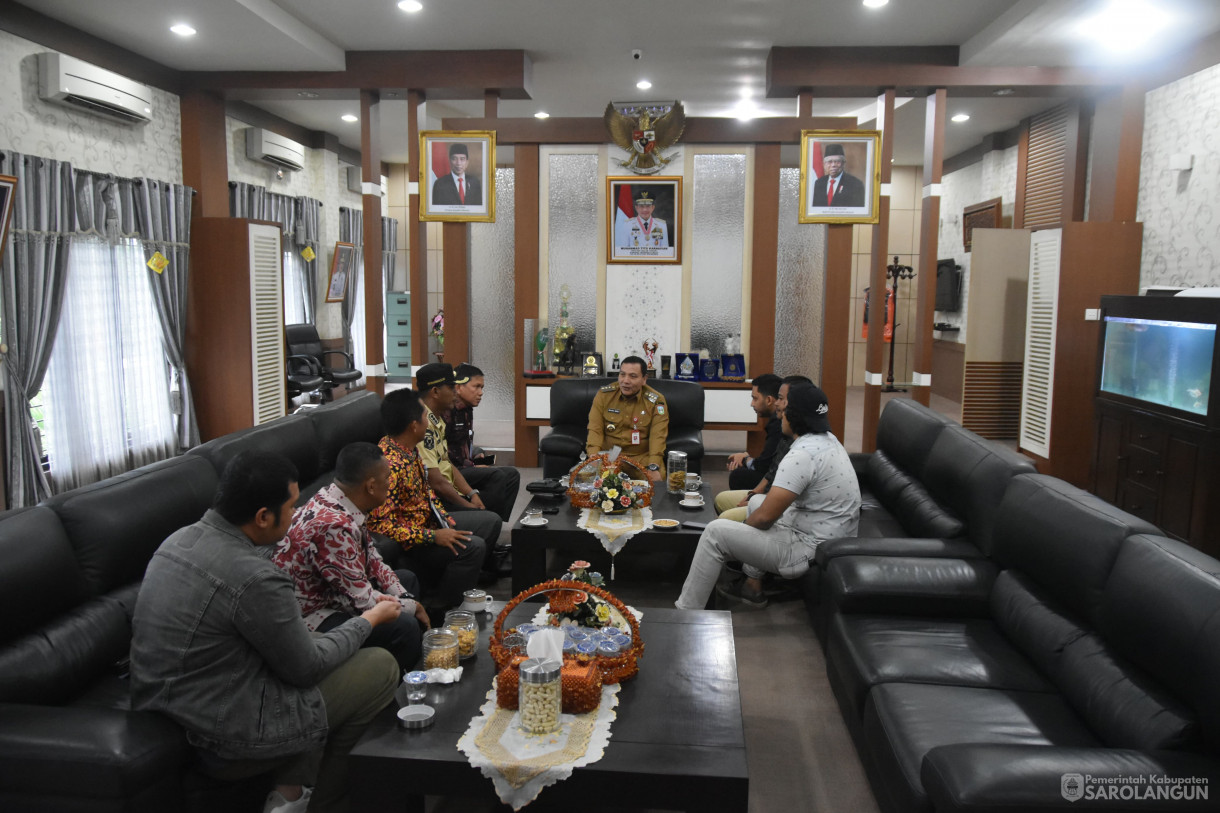 21 Desember 2023 - Silaturahmi Dengan Pengurus Koni Kabupaten Sarolangun Di Ruang Kerja Bupati Sarolangun