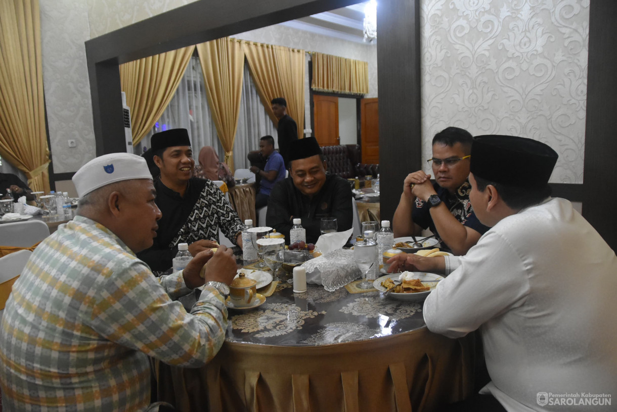 10 Agustus 2024 - Makan Malam Bersama Sekaligus Memberikan Arahan Kepada Anggota Paskibraka Sarolangun, Bertempat di Rumah Dinas Bupati Sarolangun