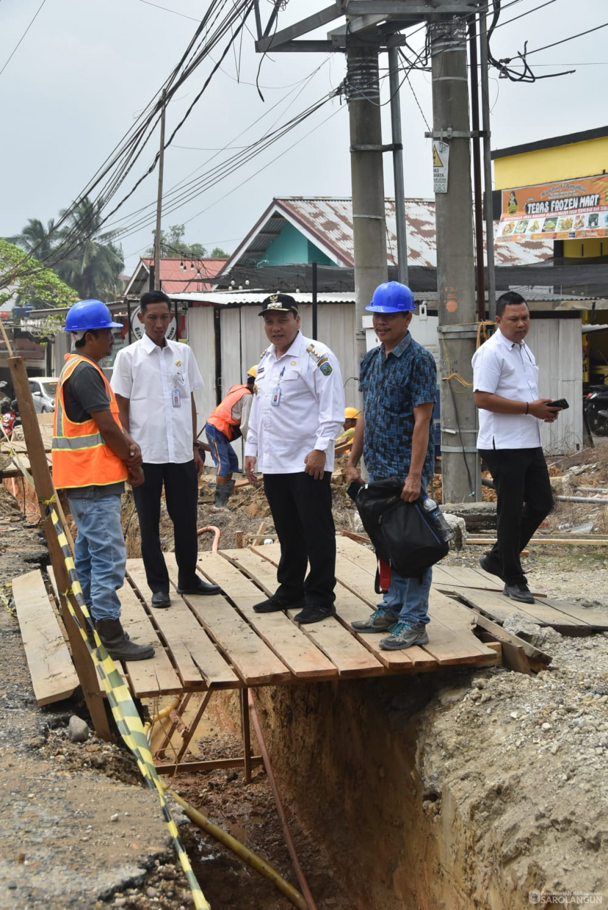 20 September 2023 - Penjabat Bupati Sarolangun Mengecek Lokasi Pembangunan Saluran Irigasi&nbsp; di Kelurahan Sukasari