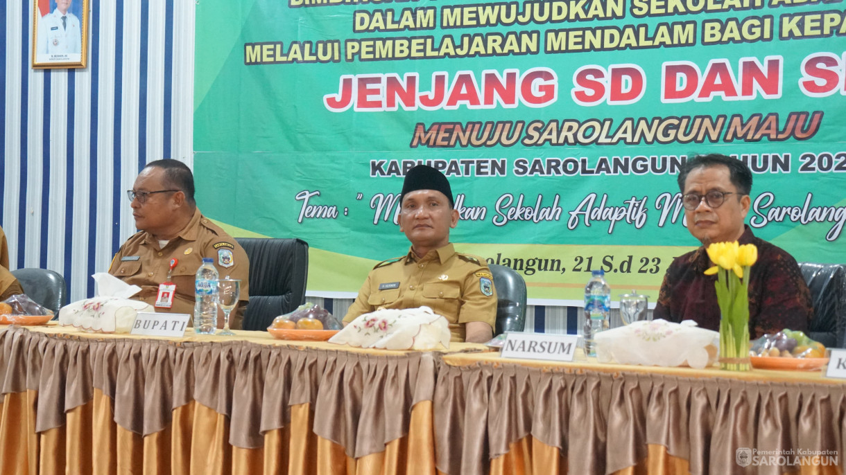 22 Juli 2025 - Bupati Sarolangun Membuka Langsung Kegiatan Bimtek Kepemimpinan Transformatif, dalam Mewujudkan Sekolah Adaptif Melalui Pembelajaran Mendalam Bagi Kepala Sekolah Jenjang SD dan SMP