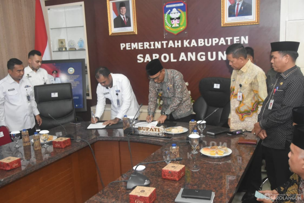 Penandatanganan Kerjasama Antara Pemerintah Kabupaten Sarolangun dengan Kantor Wilayah Direktorat Jenderal Imigrasi Jambi