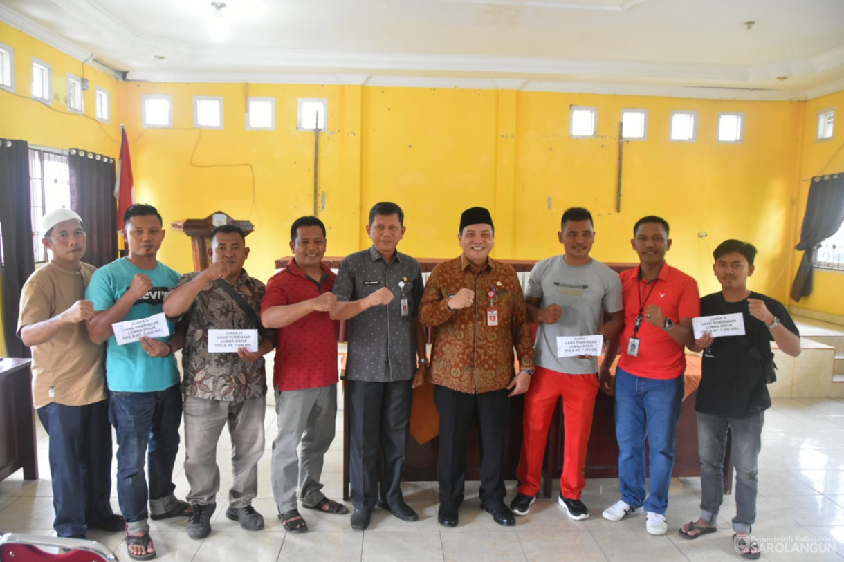 3 Mei 2024 - Pembubaran Panitia Dan Penyerahan Uang Bonus Lomba Pacu Perahu Di Kantor Camat Sarolangun