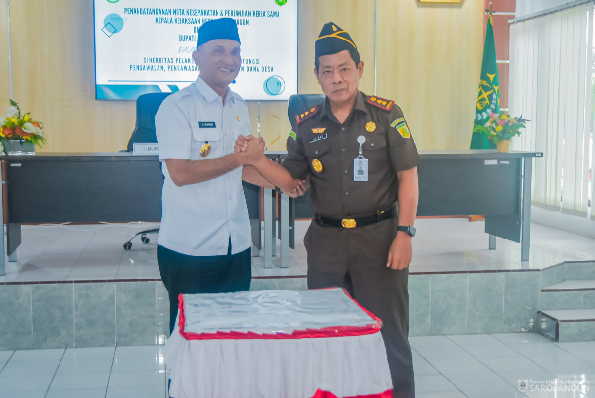 26 Maret 2025 - Penandatanganan Nota Kesepakatan dan Perjanjian Kerjasama Kepala Kejaksaan Negeri Sarolangun Dengan Bupati Sarolangun Dalam Rangka Sinergitas Pelaksanaan Tugas Dan Fungsi Pengawalan, Pengawasan dan Pemanfaatan Dana Desa di Aula Kejaksaa
