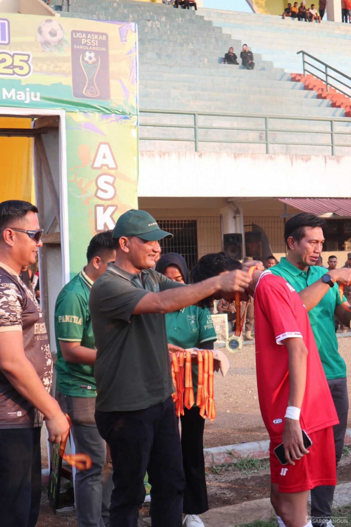8 Agustus 2025&nbsp; Pertandingan Sepakbola Antara Pemerintah Kabupaten Sarolangun dengan Pemerintah Kabupaten Batanghari Sekaligus Pertandingan Final Liga Askab di Lapangan GOR Sarolangun