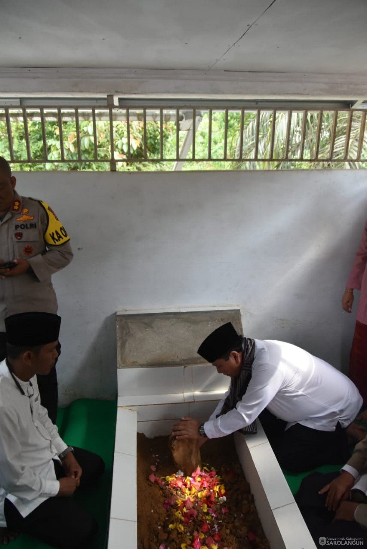 11 Oktober 2023 - Penjabat Bupati Sarolangun Melakukan Ziarah Ke Makam Panglimo Jayo Sakti, Panglima Kumbang Desa Lidung