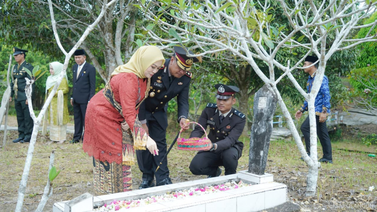 Upacara Peringatan Hari Sumpah Pemuda di Lapangan Gunung Kembang Sarolangun