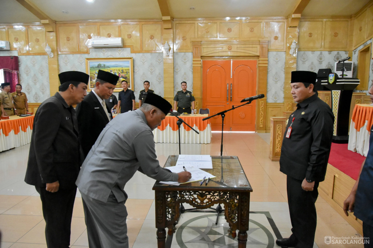 12 Desember 2023 - Pelantikan Dan Pengambilan Sumpah Janji Jabatan Penjabat Sekretaris Daerah Kabupaten Sarolangun Di Ruang Aula Utama Kantor Bupati Sarolangun