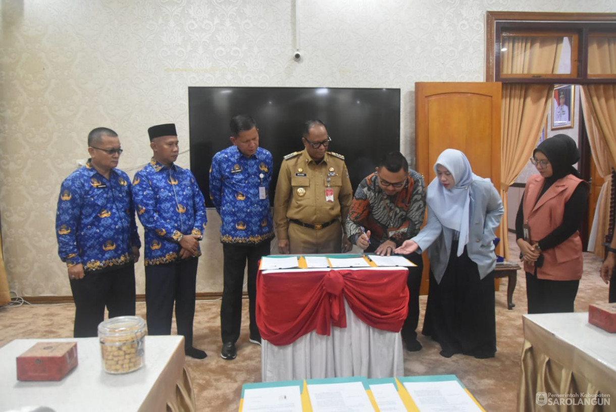 17 Desember 2024 - Penandatanganan MOU Antara Pemerintah Kabupaten Sarolangun Dengan Bank Syariah Indonesia, Bertempat di Rumah Dinas Bupati Sarolangun