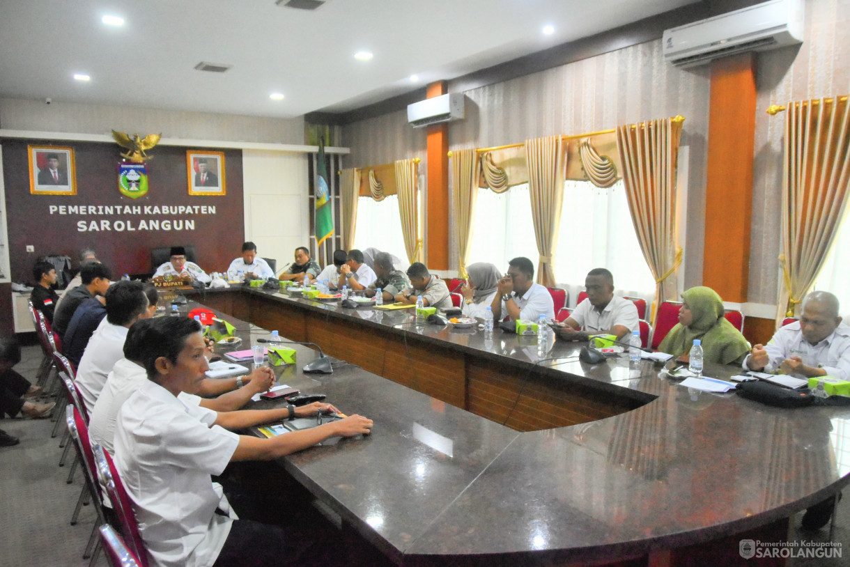 8 November 2023 - Penjabat Bupati Sarolangun Menghadiri Rapat Penanganan Karhutla Dengan Prof. Yosh Azuma Ph. D Dari Universitas Ritsumeikan Jepang di Ruang Pola Utama Kantor Bupati Sarolangun