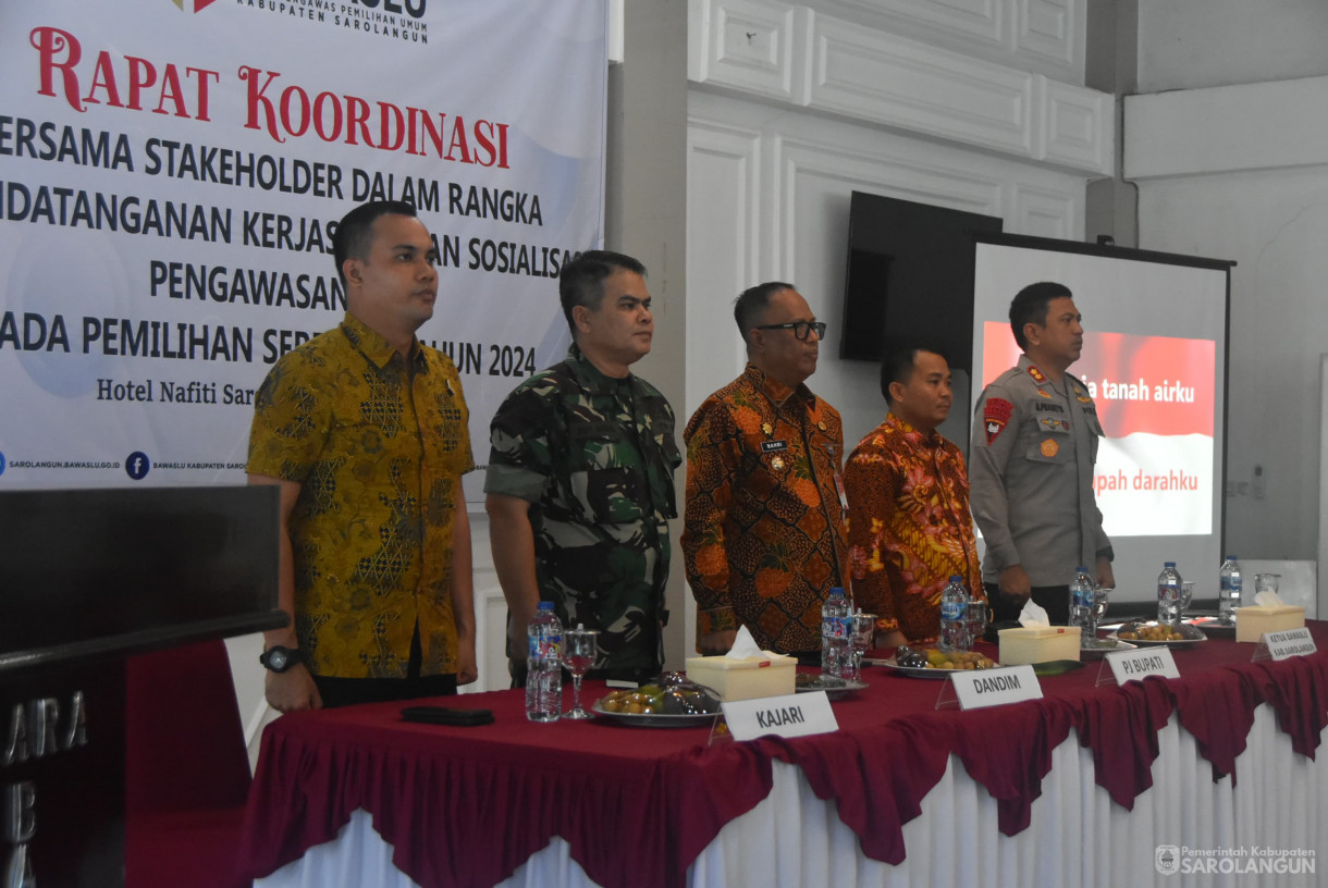 11 Oktober 2024 - Rapat Koordinasi Bersama Stakeholder Dalam Rangka Penandatanganan Kerjasama Dan Sosialisasi Pengawasan Siber Pada Pemilihan Serentak Tahun 2024, Bertempat di Aula Hotel Nafiti Sarolangun