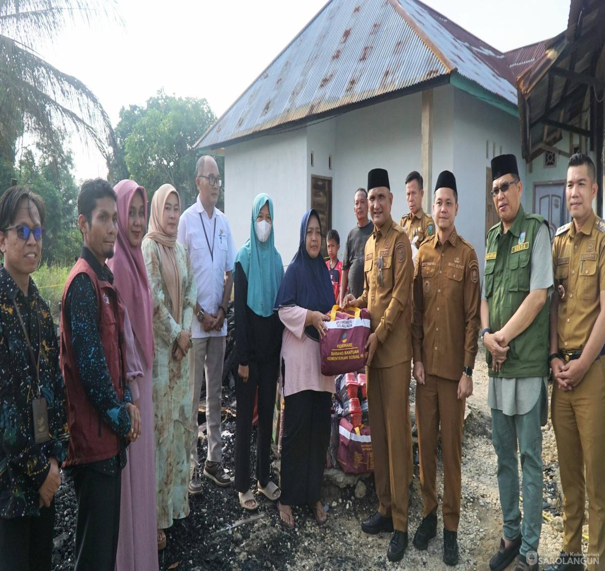 19 Mei 2026 Penyerahan Bantuan untuk Korban Terdampak Kebakaran di samping SMKN 4 Sarolangun