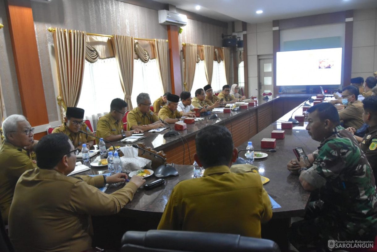 18 September 2023 - Penjabat Bupati Sarolangun Menghadiri Rapat TPID Via Zoom Meeting di Ruang Pola Kantor Bupati Sarolangun