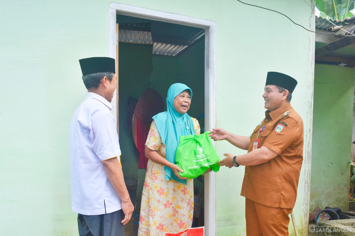 27 Februari 2024 - Menyerahkan Santunan Paket Logistik Keluarga Untuk Keluarga Miskin Ekstrim Di Pulau Pinang Bersama BAZNAS Sarolangun