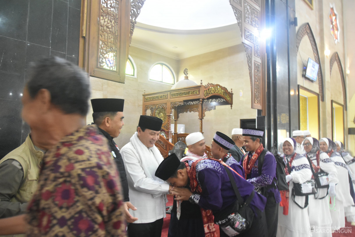 2 Juni 2024 -&nbsp;Pelepasan Calon Jamaah Haji Sarolangun Tahun 2024 Di Masjid Assulthon