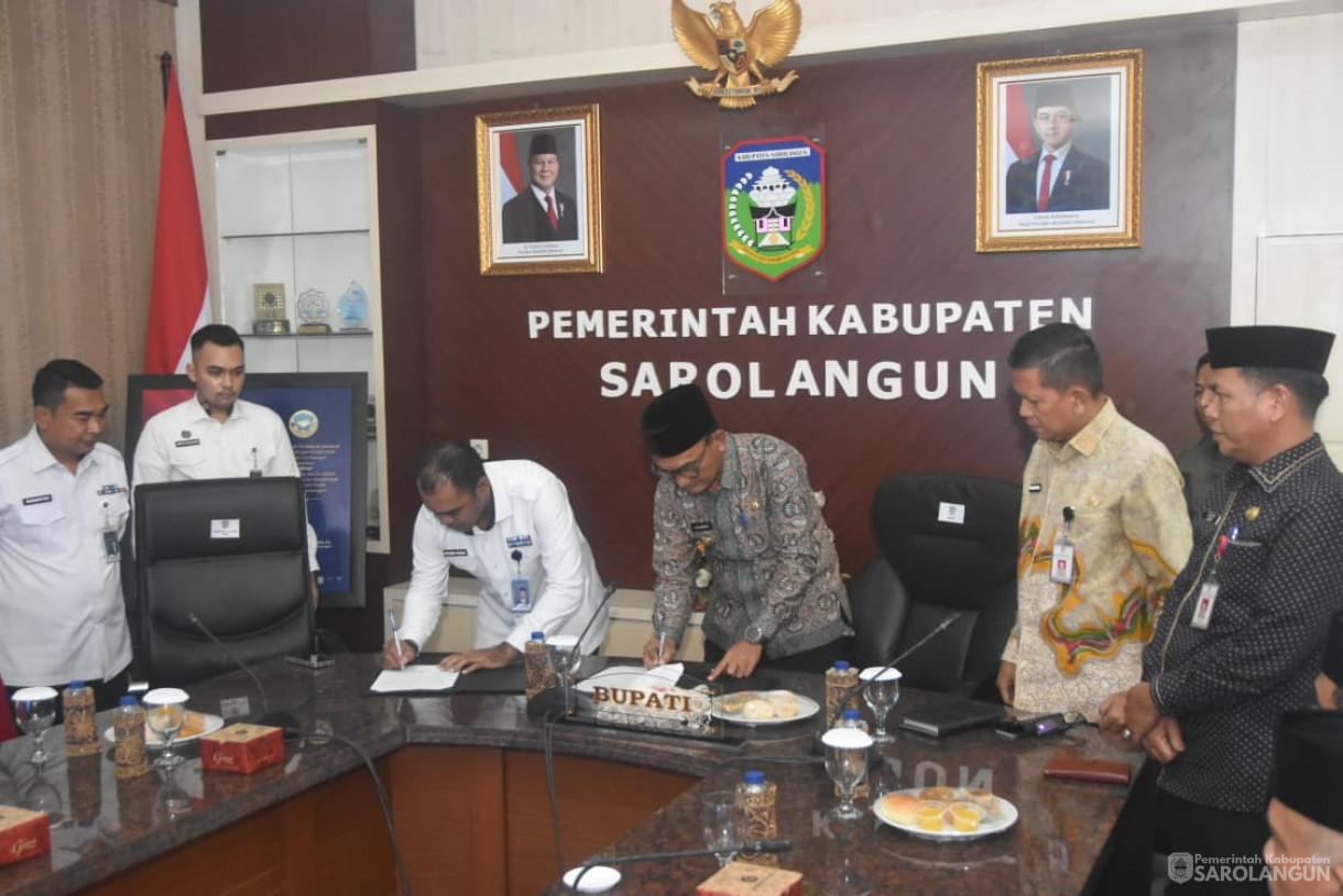Penandatanganan Kerjasama Antara Pemerintah Kabupaten Sarolangun dengan Kantor Wilayah Direktorat Jenderal Imigrasi Jambi